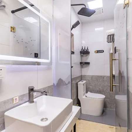 Jingman Siheyuan Hotel (Beijing Jishuitan Hospital Houhai Branch) Отели рядом с достопримечательностью «Станция метро Fuchengmen»