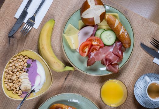 1. 셀렉트 호텔 베..