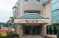 Royal Am Rei Hotel by RedDoorz