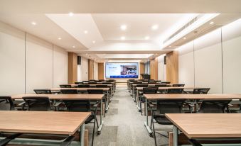 Starway Hotel (Xinyang Railway Station)