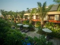 The Grand Villandra Resort Lovina Отели рядом с достопримечательностью «Пляж Ловина»