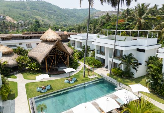 4. 시카라 롬복 호..