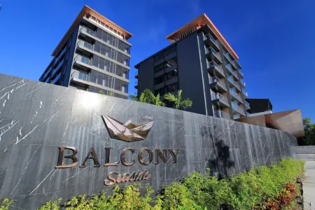 Balcony Seaside Sriracha Hotel & Serviced Apartments Отели рядом с достопримечательностью «Golden Triangle Museum Pattaya»
