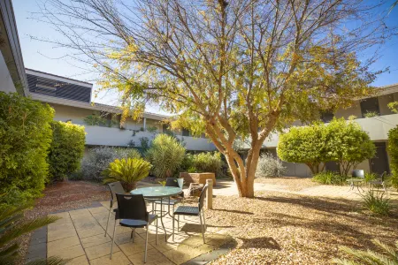 Crowne Plaza Alice Springs Lasseters