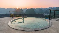 Xingyi Wanfeng Linyue Qili Mountain and Homestay - Hot Springs