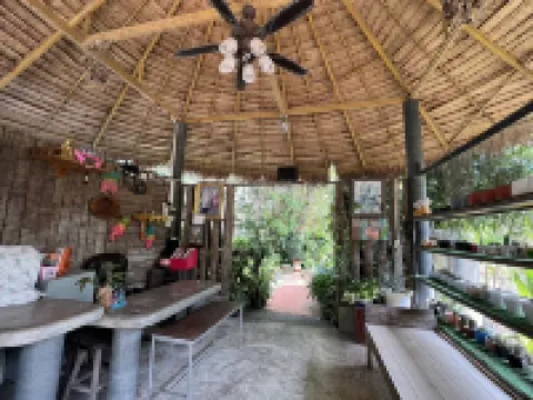 กาลาคาแนล รีสอร์ท โรงแรมในอัมพวา