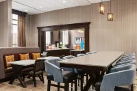 Hampton Inn & Suites Kansas City Downtown Crossroads - breakfast