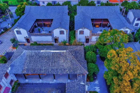 Redolence Garden Boutique Hotel Отели рядом с достопримечательностью «Yunnan Haigeng Auditorium»