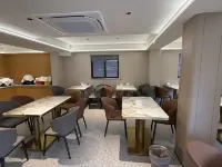 Elong Me Anlai Hotel (Shanghai Hongqiao Zhongshan West Road) Hotels near Changning