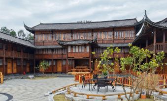 Mengli River Bend Homestay