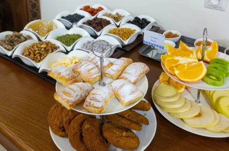 Hotel Iman Отели рядом с достопримечательностью «Медресе Чор Минор»