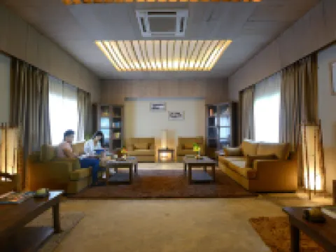 バラヒ ジャングル ロッジ チトワンのホテル