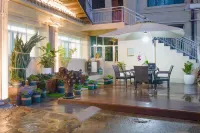 Yongde Sitong Hotel - parking
