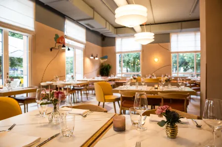 Hilton Munich City Отели рядом с достопримечательностью «Площадь Макса Иосифа»