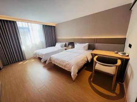 Ruiji Hotel (Yizhang Style Commercial Street)