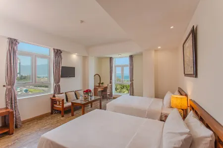 Seavitel Beach Hotel Danang Отели рядом с достопримечательностью «Cao Dai Temple»