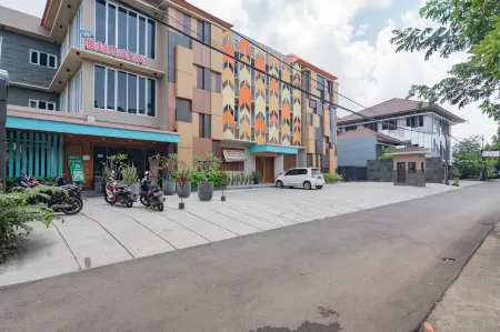 Sans Hotel Budaya Cirebon