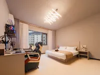 Jijing E-Sports Hotel (Guilin Two Rivers And Four Lakes University of Technology)