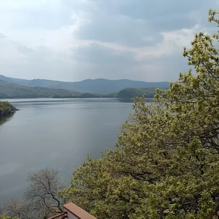 Lake Jingpo Baoyuewan Hotel (Lake Jingpo Scenic Area)