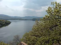 Lake Jingpo Baoyuewan Hotel (Lake Jingpo Scenic Area) - Mountain view