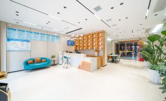 Yangxian Jinding Business Hotel