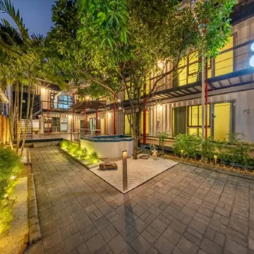 SHIN Hostel Changphuak ChiangMai Отели рядом с достопримечательностью «Ворота Чангпуак»