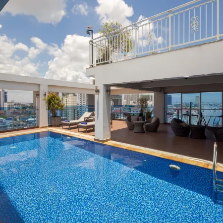 Amana Hotel & Residences Отели рядом с достопримечательностью «Русский рынок»