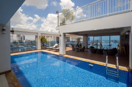 Amana Hotel & Residences Hoteles cerca de Mercado Ruso