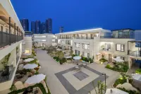 Qiantang Houyuan Hotel (Luoyang Luoyi Ancient City Lijingmen Cross Street) - Rooftop Pools