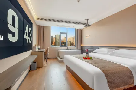 Xuchang Three Kingdoms Hotel (Pang Donglai Times Square Caowei Ancient City Branch) Отели рядом с достопримечательностью «Qingyihe Thousand Acres Garden»