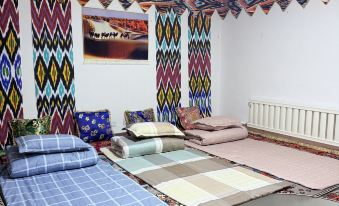 Yining Warm Summer Homestay