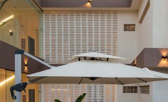 Dali 89 · Dan design studio mountain scenery pastoral B & B