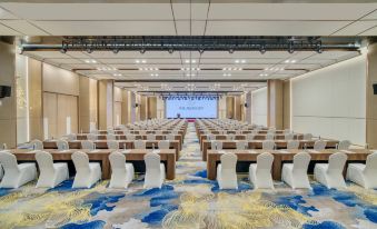 Blue Town . Royal Azure Holiday Hotel