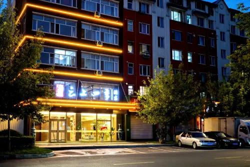 Home Cloud Four Seasons Hotel (Dunhua Chang'an Road Food Street Branch) Hotels in Dunhua