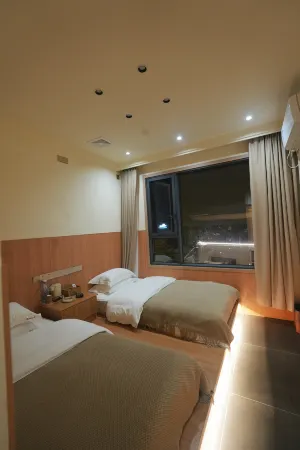 Luming Mountain House Отели рядом с достопримечательностью «Jingye Temple (Southwest Gate)»