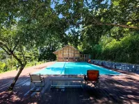 Heart of the Mountains · Mount Fanjing Homestay - Pools