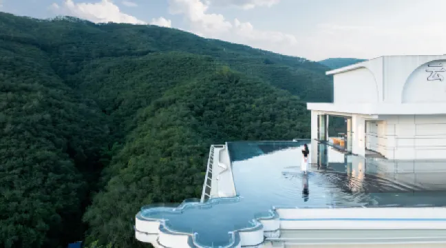 Yunman Starry Sky Cliff Panoramic Resort Hotel