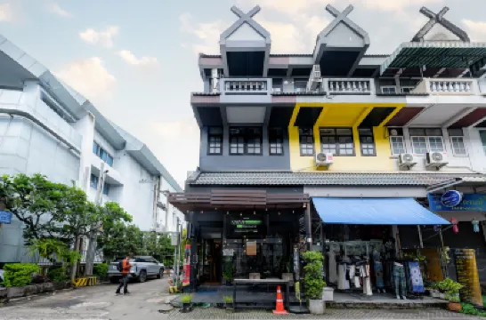 ขยันโฮสเทล โรงแรมใกล้โรงเรียนเสริมสวยคุณโจ