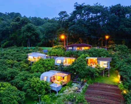 The Hmong Home Stay Chiangmai Отели рядом с достопримечательностью «Bai Orchid and Butterfly Farm»