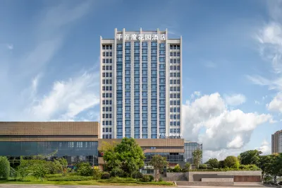 Century Baidu Garden Hotel (Lingang Xintiandi Zijin Plaza) Hotels near Yibin College Lingang Campus (Phase 1)