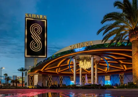 Sahara Las Vegas Отели рядом с достопримечательностью «Даунтаун Контейнер Парк»