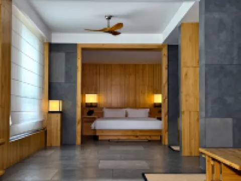 SANTA Shaanta Ya Mountain Lodge