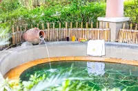 Huitang Huatian City Hot Spring Resort Hotel فنادق في نينغ شيانغ