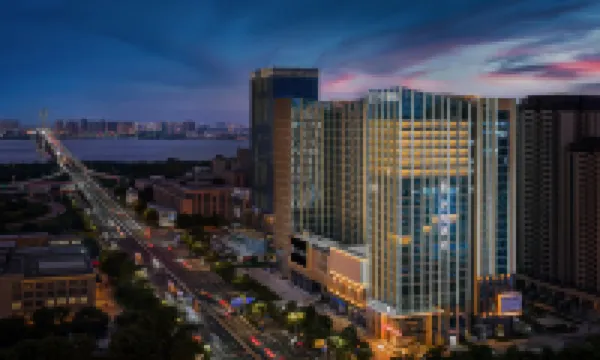 이롱 호텔 (잔장 베이 브리지 지점)