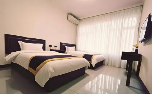 Linjiang Guanglong Business Hotel