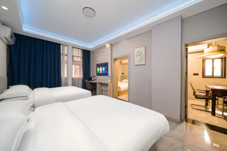 Yikang Hotel (Nanchang Bayi Square Qingshan Road Subway Station) Отели рядом с достопримечательностью «Youmin Temple»