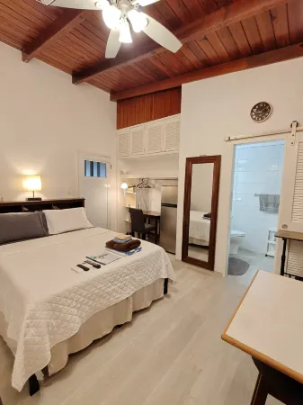 LaBelleVue Micro-hotel OnSite Car Rental Отели в г. Crosbies