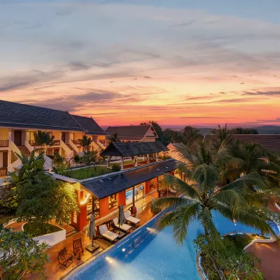 Manyo Hotel and Resort Hotels near Wat Phol Phao