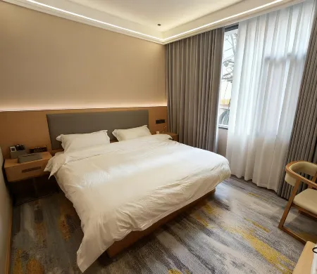 E-sports hotel in the spring breeze