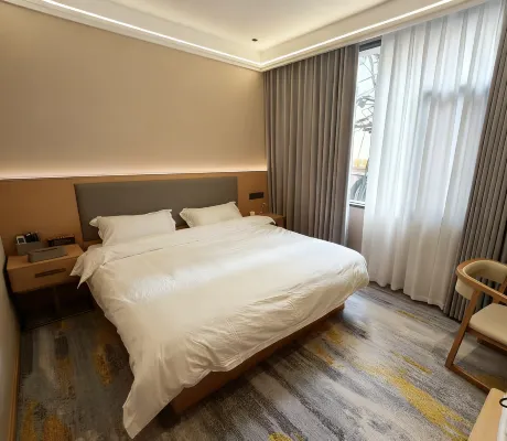 E-sports hotel in the spring breeze